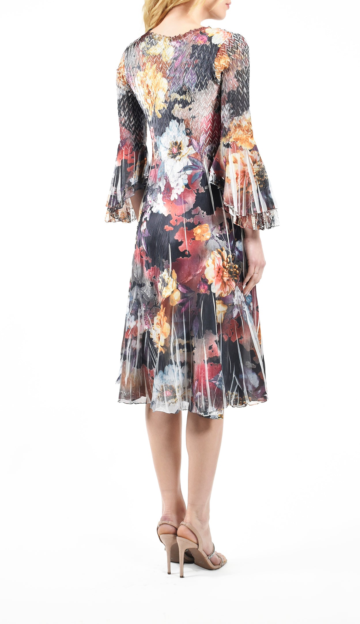 short bell sleeve dress Women's Dress- Black Size medium measures 32.50 from shoulder to hem Green Slit Neck Bell Short